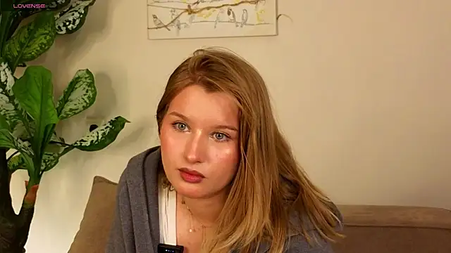 Snapshot of ImiMonroe chatting on 04/18/26, 05:55 ImiMonroe online show from 04/18/26, 05:55