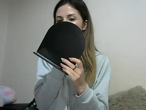 Erii18 online show from 11/22/25, 02:16