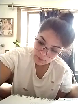 Snapshot of YouladyVidal chatting on 11/24/25, 04:40 YouladyVidal online show from 11/24/25, 04:40