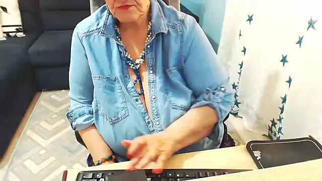 Snapshot of MatureMaiden chatting on 03/21/25, 03:24 MatureMaiden online show from 03/21/25, 03:24