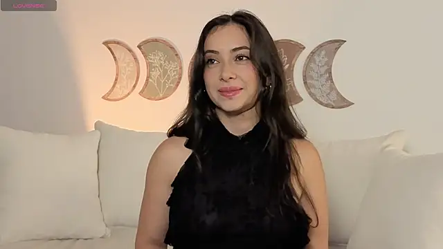 Snapshot of IsabellaSandoval chatting on 04/13/26, 11:21 IsabellaSandoval online show from 04/13/26, 11:21