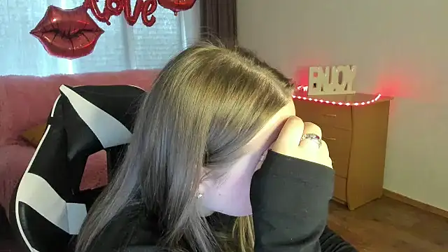 Snapshot of GirlPlayer chatting on 04/19/26, 09:19 GirlPlayer online show from 04/19/26, 09:19