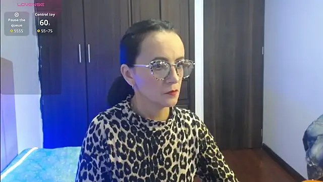 Snapshot of Juliana__lx chatting on 11/26/25, 01:23 Juliana lx online show from 11/26/25, 01:23