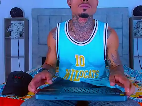 Hot Latino x online show from 02/20/26, 12:49