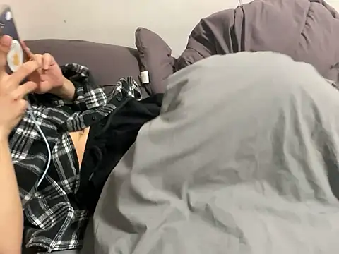 Snapshot of __kim chatting on 12/21/25, 02:24 kim online show from 12/21/25, 02:24