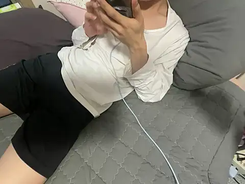 Snapshot of __kim chatting on 05/10/26, 10:42 kim online show from 05/10/26, 10:42