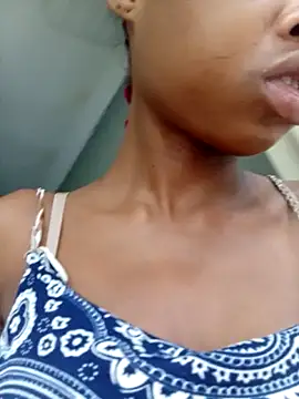 Snapshot of Sweethoneypot25 chatting on 02/20/26, 09:32 Sweethoneypot25 online show from 02/20/26, 09:32