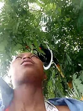 Snapshot of Sweethoneypot25 chatting on 03/04/26, 09:37 Sweethoneypot25 online show from 03/04/26, 09:37