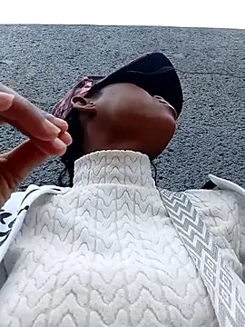 Snapshot of Sweethoneypot25 chatting on 04/22/26, 10:39 Sweethoneypot25 online show from 04/22/26, 10:39