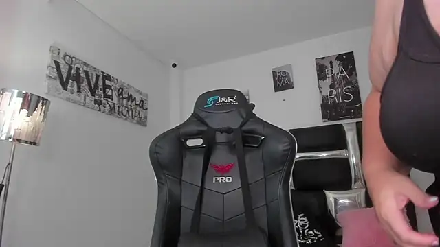 Snapshot of Sophiie_Rouse_ chatting on 11/27/25, 06:54 Sophiie Rouse online show from 11/27/25, 06:54