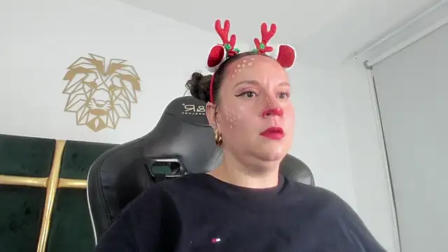 Snapshot of Sophiie_Rouse_ chatting on 12/02/25, 02:28 Sophiie Rouse online show from 12/02/25, 02:28