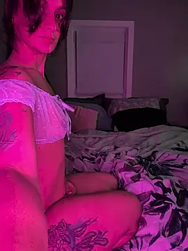 Snapshot of LexiLuxi chatting on 11/27/25, 04:14 LexiLuxi online show from 11/27/25, 04:14