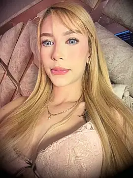 valeryfox   online show from 05/15/26, 12:39