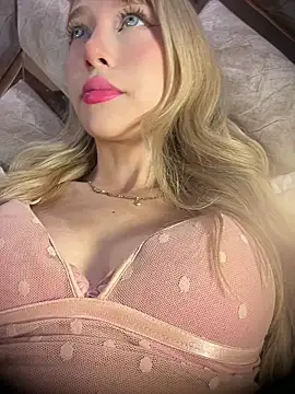 valeryfox   online show from 05/28/26, 12:30