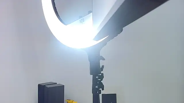 lili jhonson online show from 11/26/25, 11:55