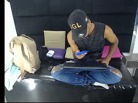 Straight latinX online show from 11/29/25, 03:20