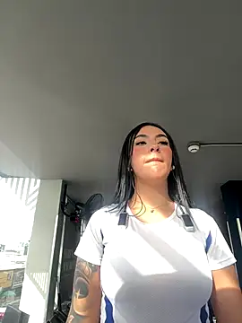 Elizabeth Martinez11 online show from 11/26/25, 08:54