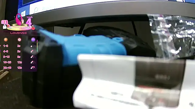 Snapshot of katthyasmitth chatting on 11/25/25, 09:37 katthyasmitth online show from 11/25/25, 09:37