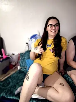 Snapshot of LaylaLucis chatting on 04/03/26, 03:48 LaylaLucis online show from 04/03/26, 03:48