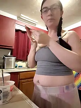 Snapshot of LaylaLucis chatting on 04/14/26, 01:33 LaylaLucis online show from 04/14/26, 01:33