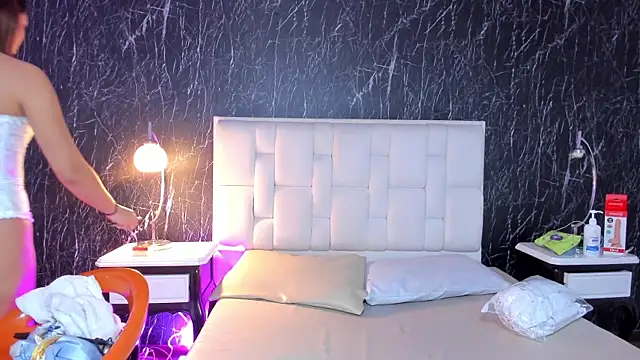 Snapshot of ClarissaMorreti chatting on 11/28/25, 02:20 ClarissaMorreti online show from 11/28/25, 02:20