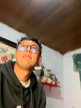 Snapshot of Yunaraa chatting on 11/28/25, 11:07 Yunaraa online show from 11/28/25, 11:07