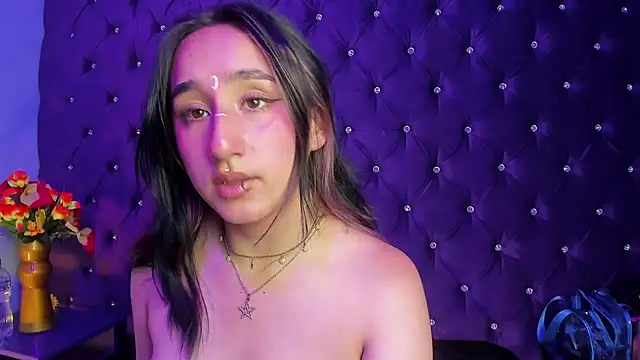 CharlotteStuart online show from 04/08/26, 04:01