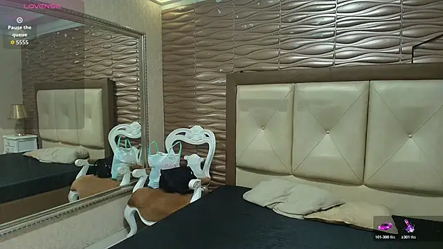 Snapshot of Madyscarlett chatting on 11/24/25, 12:05 Madyscarlett online show from 11/24/25, 12:05