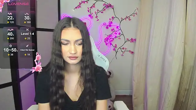 Snapshot of AdeleLuu chatting on 11/22/25, 01:37 AdeleLuu online show from 11/22/25, 01:37