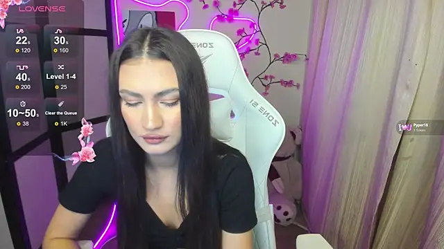 Snapshot of AdeleLuu chatting on 11/25/25, 01:38 AdeleLuu online show from 11/25/25, 01:38