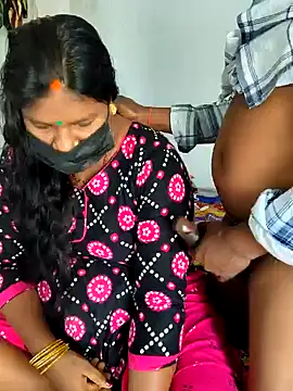 Desicouple1706 online show from 12/23/25, 04:43