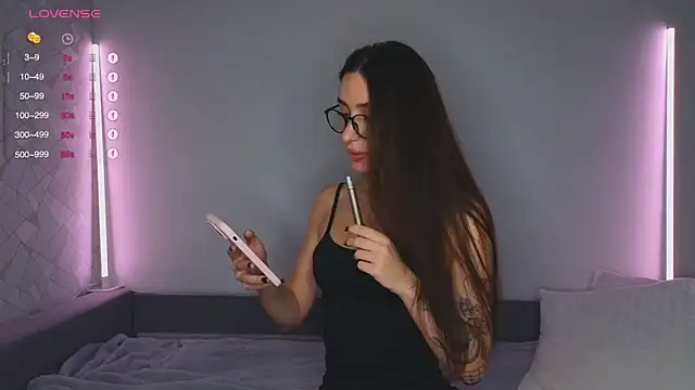 KikkyMi online show from 11/24/25, 08:19