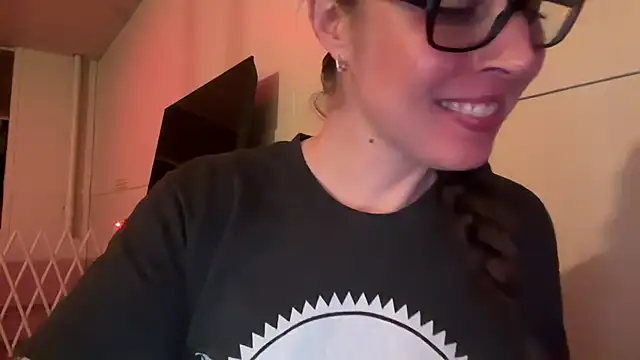 Snapshot of MissGoldenCartier chatting on 03/29/26, 03:39 MissGoldenCartier online show from 03/29/26, 03:39