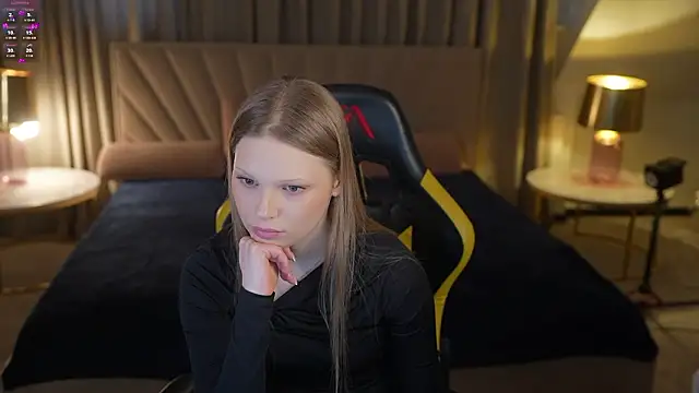 Snapshot of Charlotte_Dreams chatting on 02/27/26, 03:56 Charlotte Dreams online show from 02/27/26, 03:56