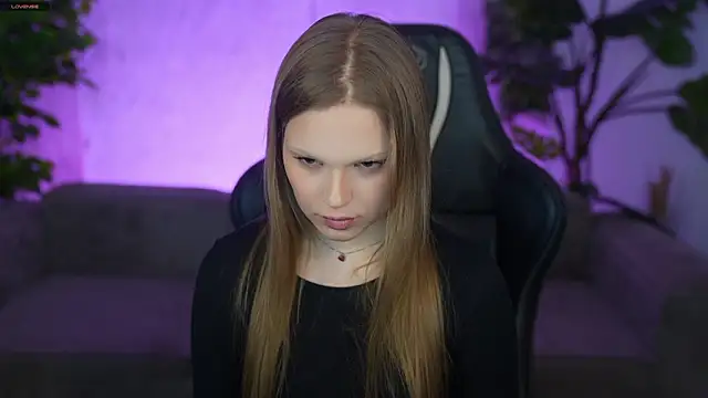 Snapshot of Charlotte_Dreams chatting on 03/17/26, 03:37 Charlotte Dreams online show from 03/17/26, 03:37