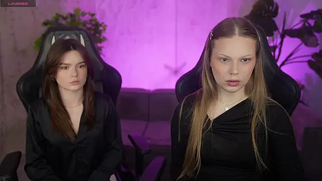 Snapshot of Charlotte_Dreams chatting on 04/13/26, 11:05 Charlotte Dreams online show from 04/13/26, 11:05