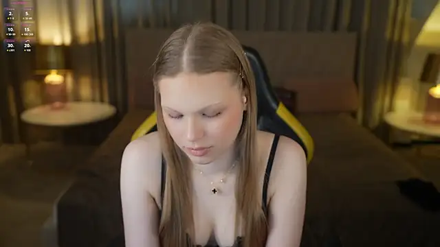 Snapshot of Charlotte_Dreams chatting on 04/24/26, 04:31 Charlotte Dreams online show from 04/24/26, 04:31