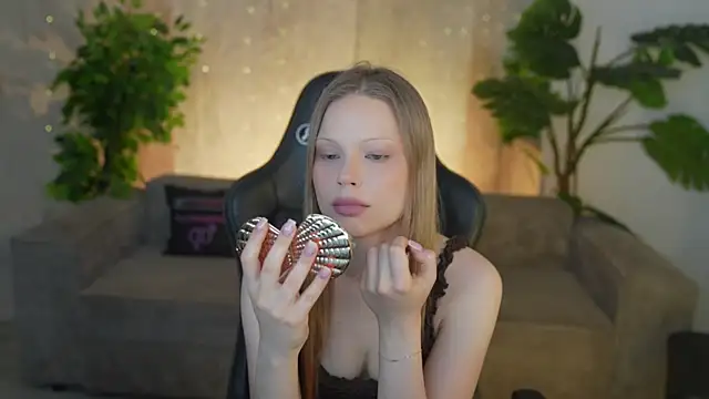 Snapshot of Charlotte_Dreams chatting on 06/27/26, 10:31 Charlotte Dreams online show from 06/27/26, 10:31