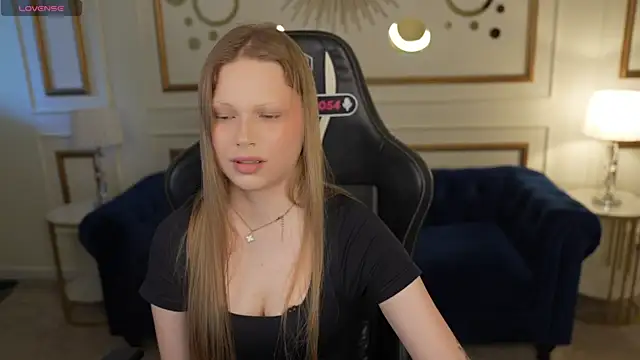 Snapshot of Charlotte_Dreams chatting on 06/30/26, 03:35 Charlotte Dreams online show from 06/30/26, 03:35