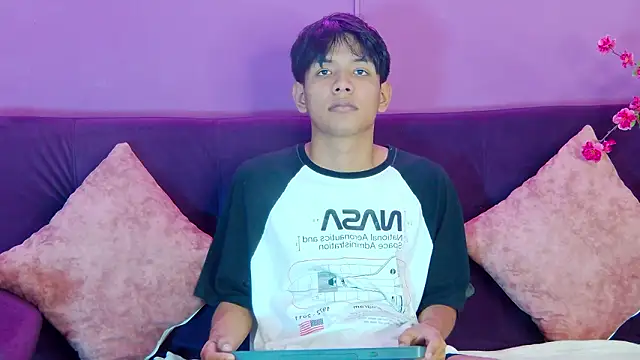 Snapshot of Liam_Sinclair chatting on 02/27/26, 07:47 Liam Sinclair online show from 02/27/26, 07:47