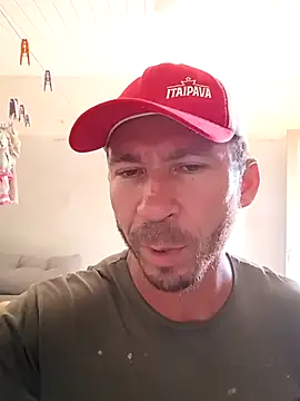 Snapshot of RobertoLuiz84 chatting on 03/16/26, 02:54 RobertoLuiz84 online show from 03/16/26, 02:54