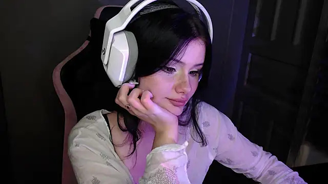 Moon raven online show from 12/22/25, 10:18