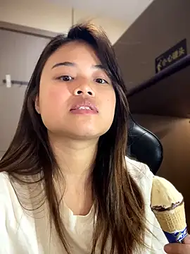 Snapshot of Toffee-00 chatting on 04/06/26, 09:21 Toffee-00 online show from 04/06/26, 09:21