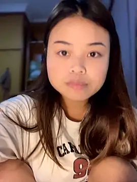 Snapshot of Toffee-00 chatting on 04/15/26, 01:18 Toffee-00 online show from 04/15/26, 01:18