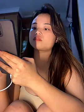 Snapshot of Toffee-00 chatting on 04/20/26, 10:29 Toffee-00 online show from 04/20/26, 10:29