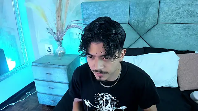 Snapshot of NicolaiKarav chatting on 06/08/26, 12:58 NicolaiKarav online show from 06/08/26, 12:58