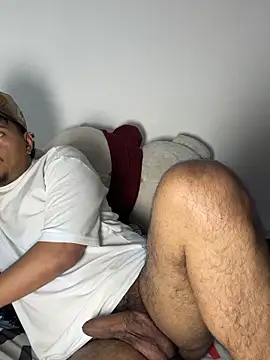 Snapshot of Henry_villa23 chatting on 11/22/25, 05:23 Henry villa23 online show from 11/22/25, 05:23