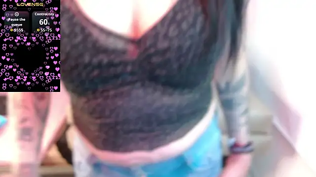 Snapshot of Roxanne_vale chatting on 05/04/26, 08:16 Roxanne vale online show from 05/04/26, 08:16