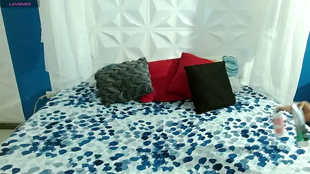 cataleya eebony online show from 12/05/25, 11:08