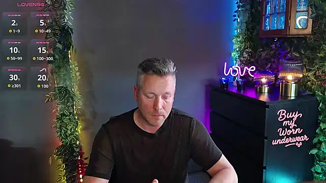 Snapshot of Hunter_Fl chatting on 04/06/26, 02:18 Hunter Fl online show from 04/06/26, 02:18